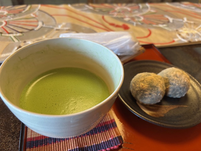 Try “Yomogi Mochi” in Shiga — A Taste of Traditional Japanese&nbsp;Sweets
